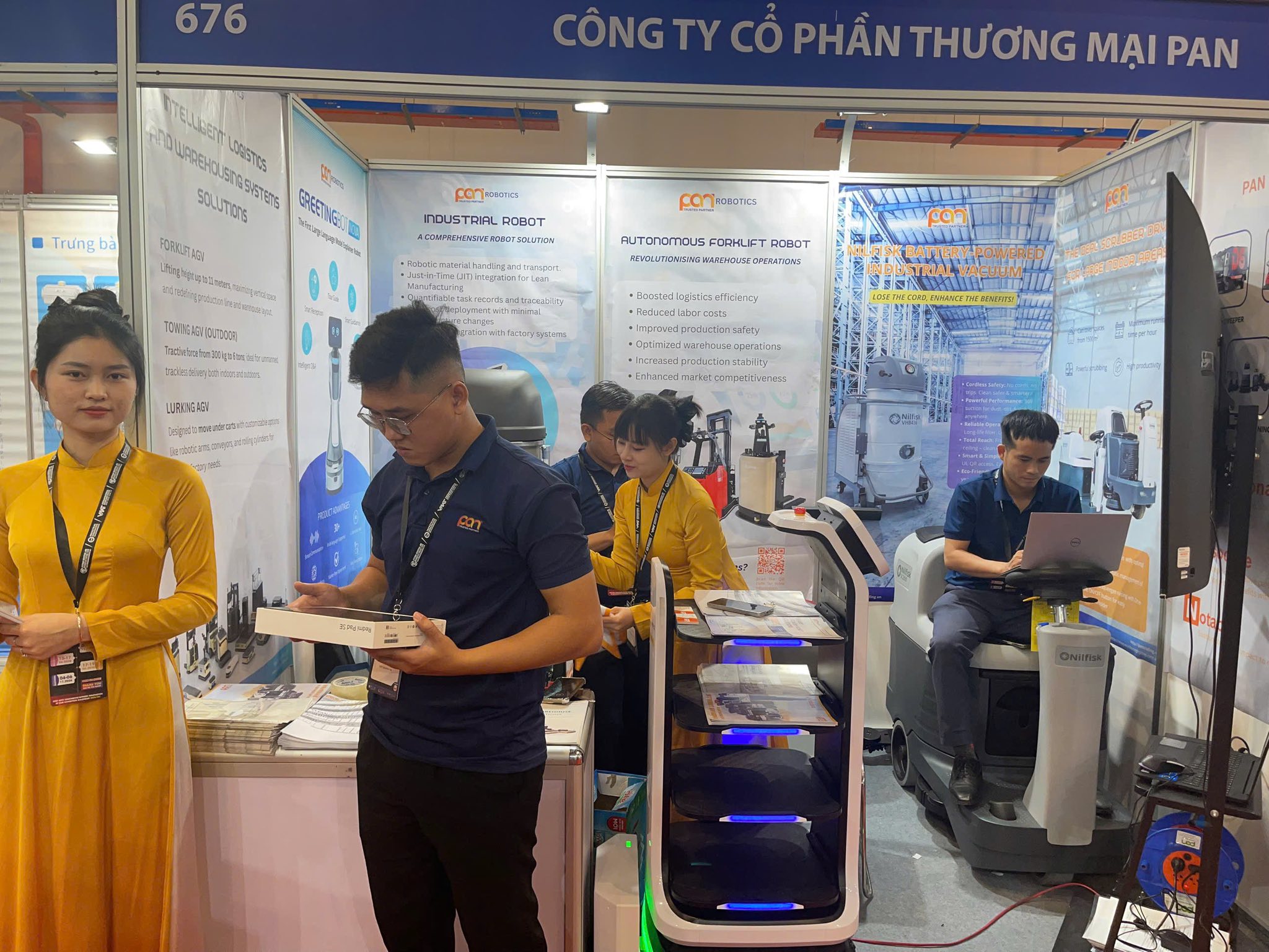 Giải pháp tự động hóa và vệ sinh công nghiệp của Pan thu hút khách tham quan tại VIMF 2025