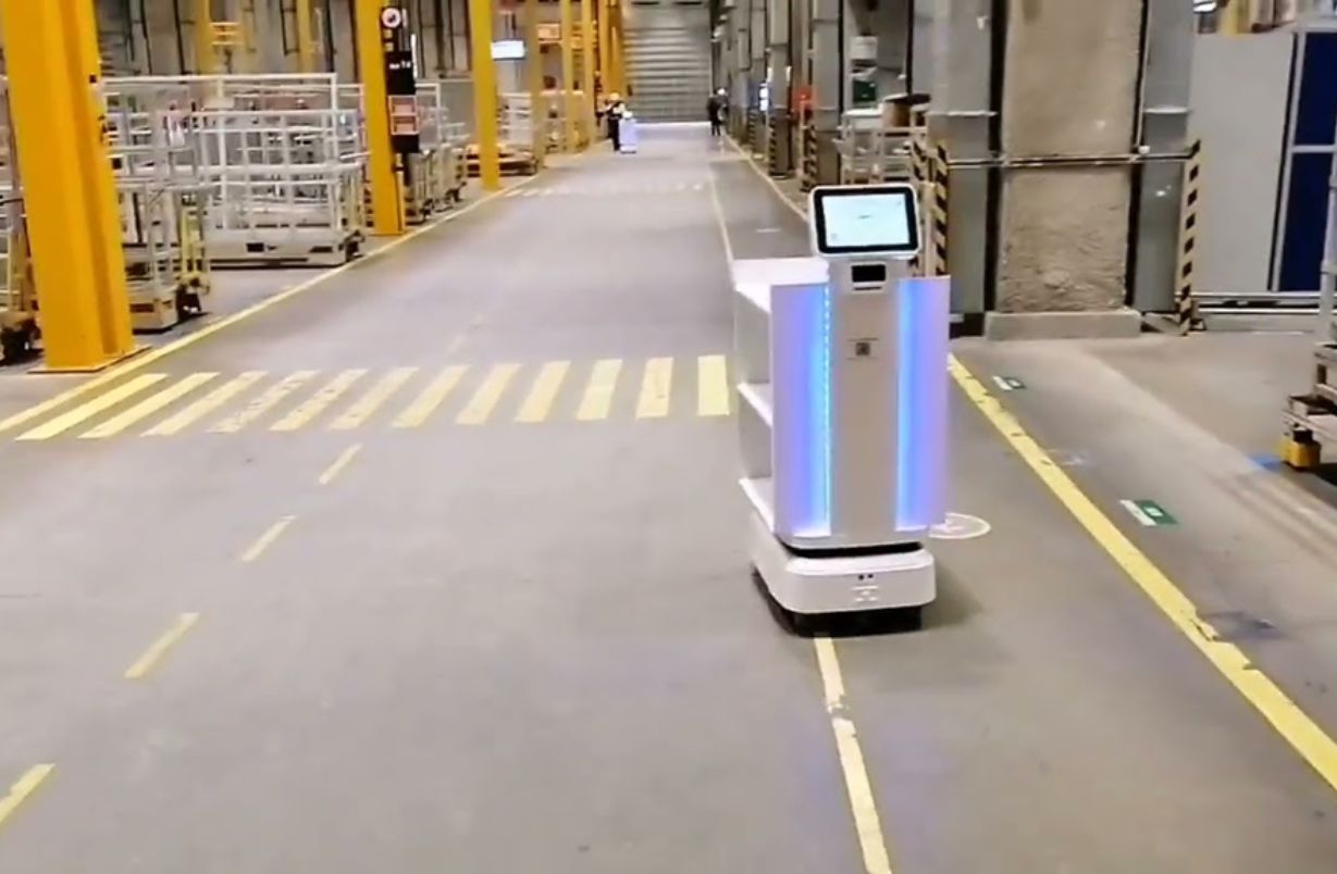 5 Key Applications of Delivery Robots in Manufacturing – What Businesses Need to Know