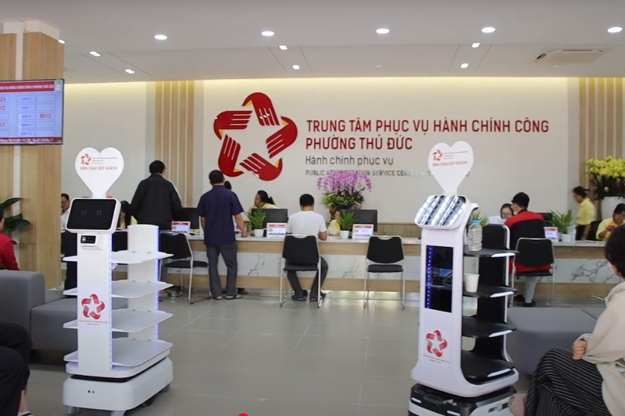 Smart Robots in Public Services: Enhancing Efficiency and Citizen Experience