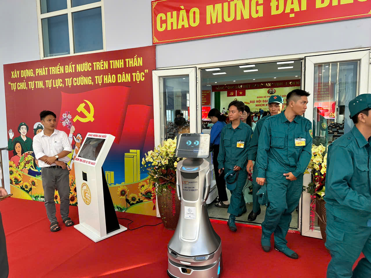 Xu hướng số hóa thủ tục hành chính và vai trò của robot dịch vụ