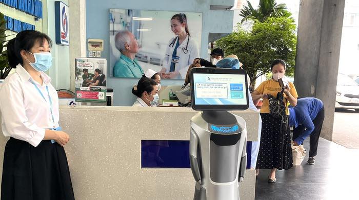 Pan Robotics hợp tác thí điểm robot lễ tân tại Bệnh viện Nhân Dân Gia Định
