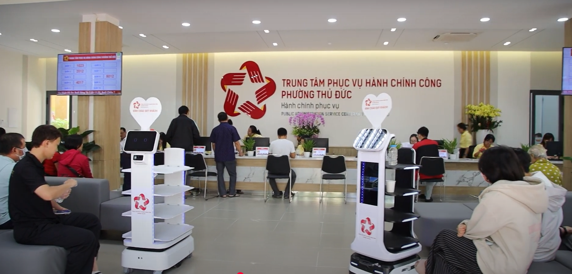 Ứng dụng robot thông minh trong dịch vụ công